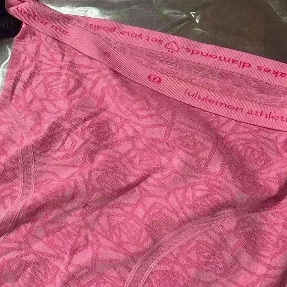 Lululemon shirt - Picture 5 of 6